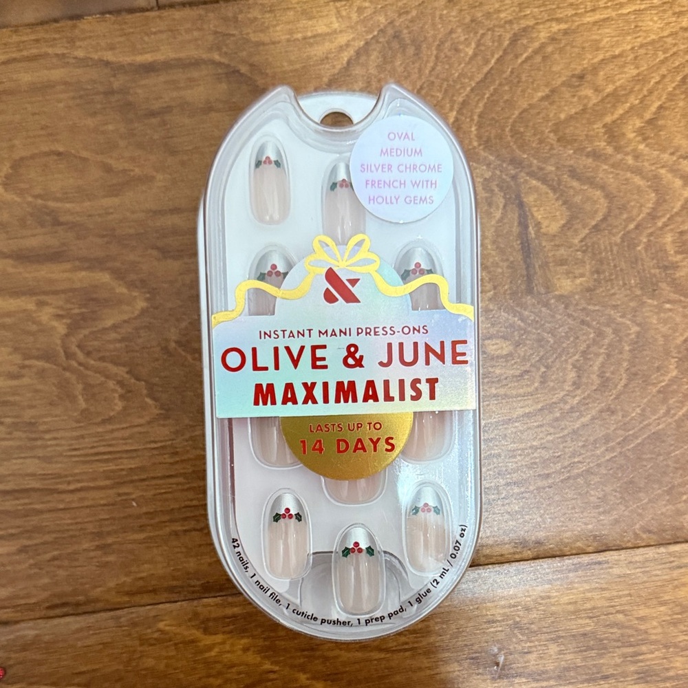 NWT Olive & June Holiday Instant Mani Press-Ons - last 14 days